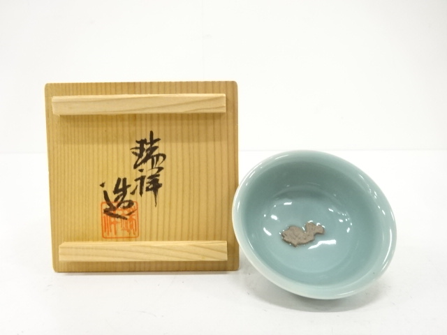 JAPANESE CERAMICS / SAKAZUKI SAKE CUP / CELADON GLAZE / FISH / ARTISAN WORK
